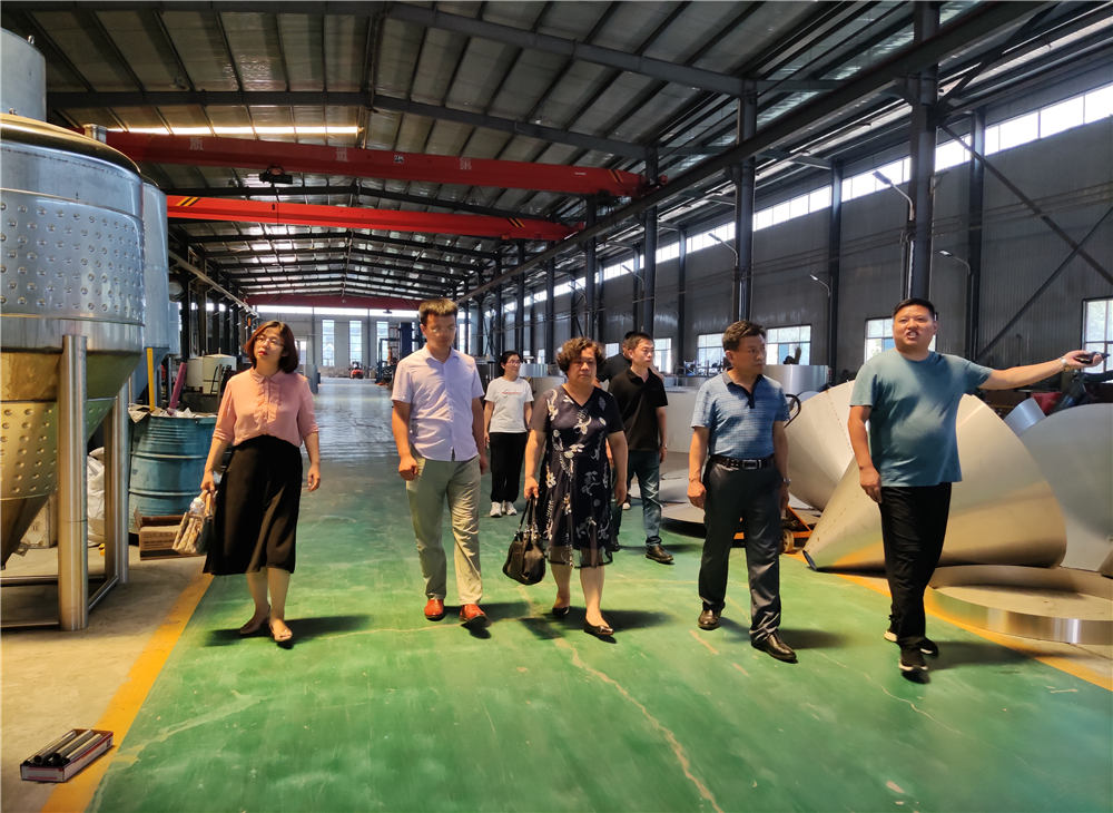 熱烈歡迎德州學院領(lǐng)導蒞臨山東天泰參觀指導